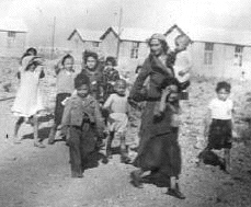 Gypsy women
and children
